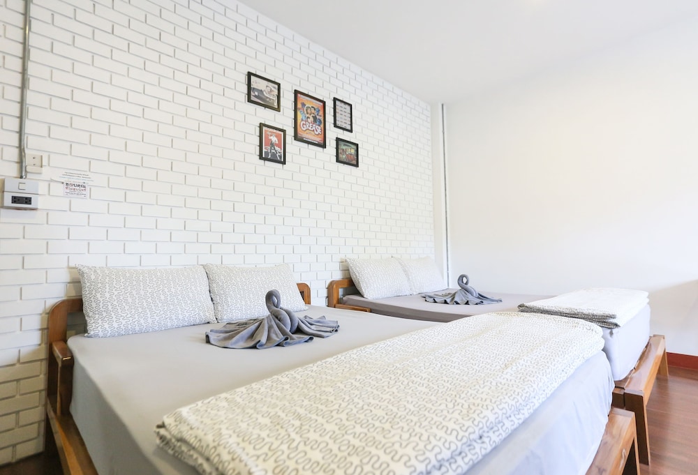 DELUXE, TWIN BEDS