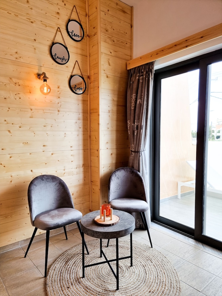 Penelope Hotel 24/30