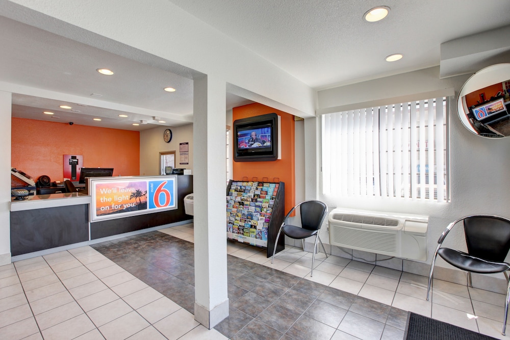Lobby at Motel6 Bellflower, CA - Los Angeles, LONG BEACH - CA