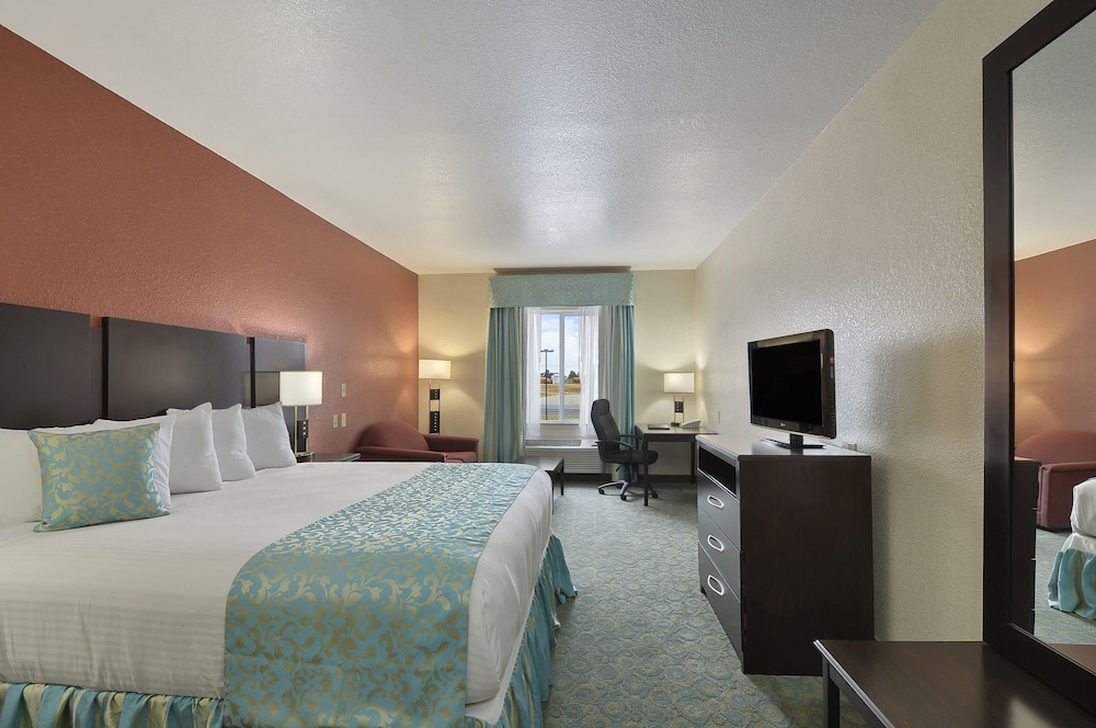 غرفة بسرير كينج