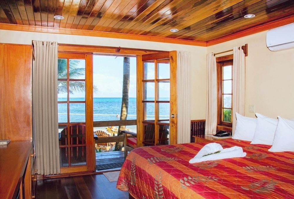 Room, King Bed, Beach Front