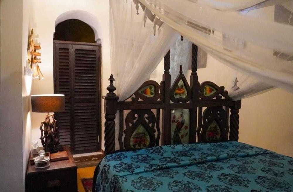 Basic, Single, Single Bed