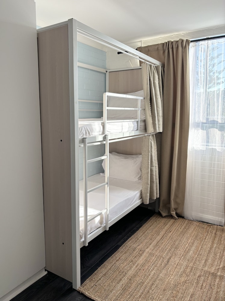 FEMALE DORM, 8 BEDS, ADULT ONLY