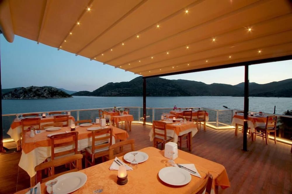 Tymnos Hotel 30/43