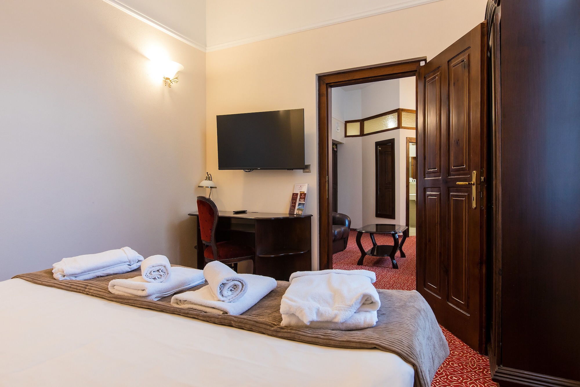 2 Bedrooms, Deluxe, Quadruple, 2 King Beds, Mountain Side, Mountain View
