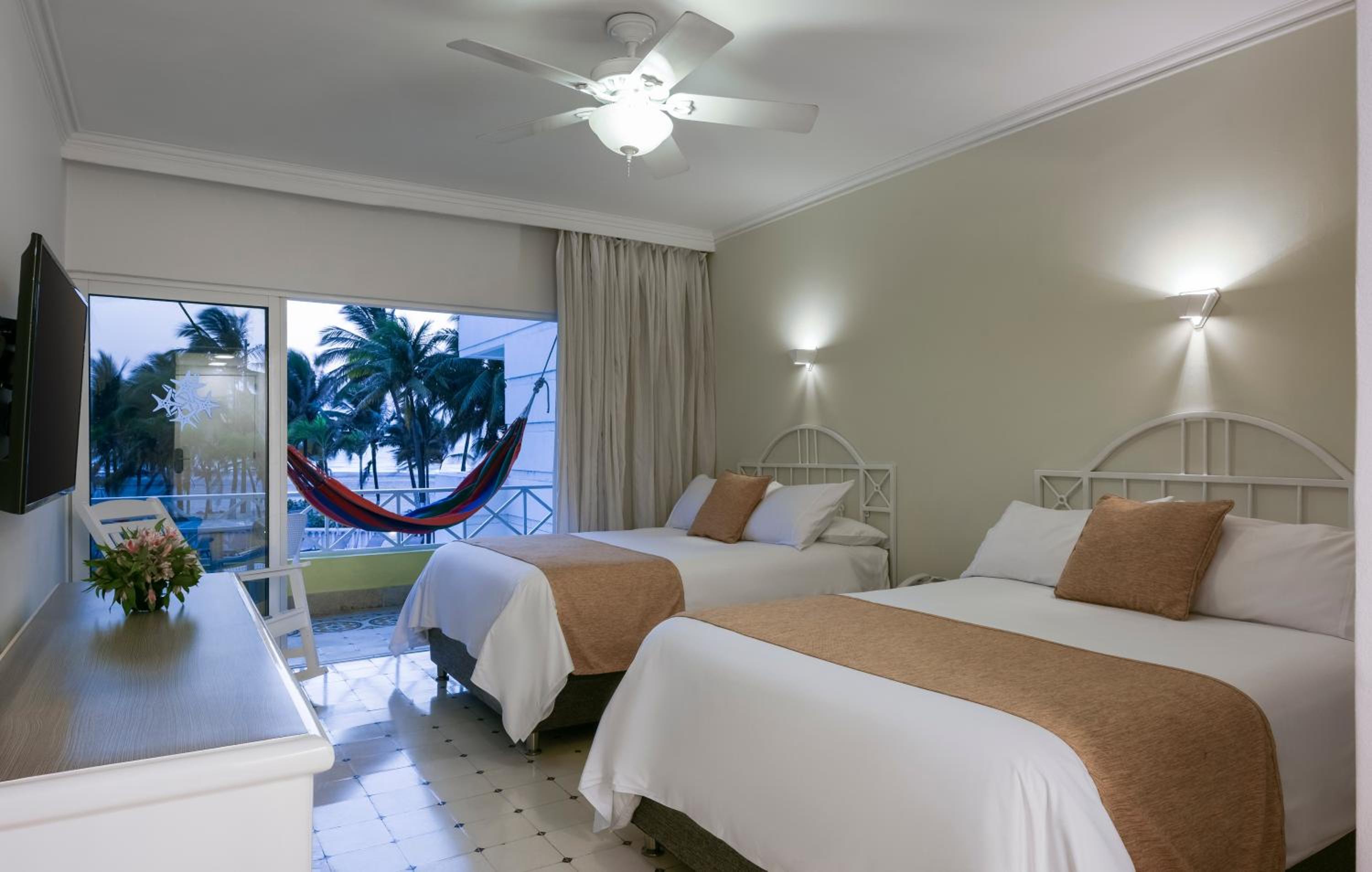 Superior, 2 Queen Beds, Las Americas Casa de Playa 6/9