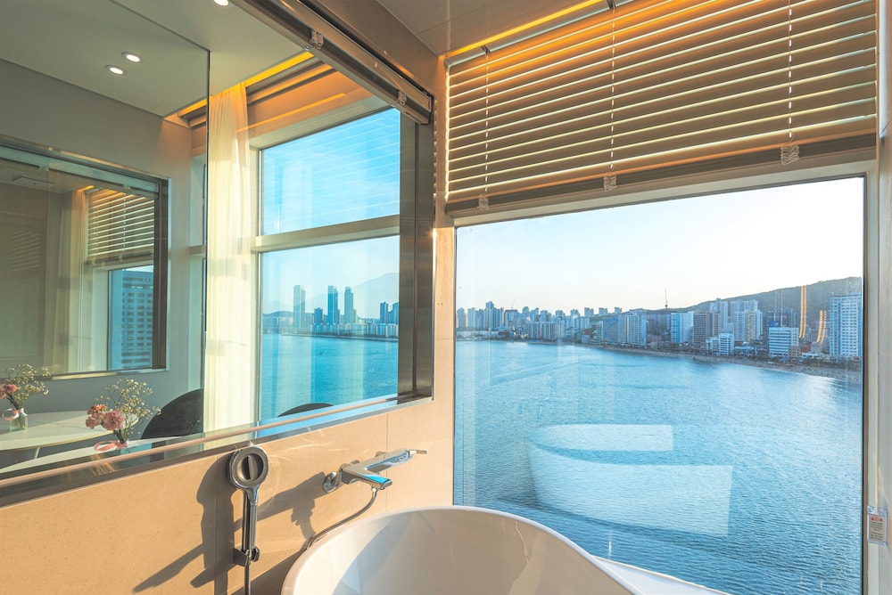 The Marine View Hotel 46/50