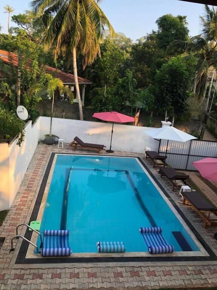 Villa White 24/50