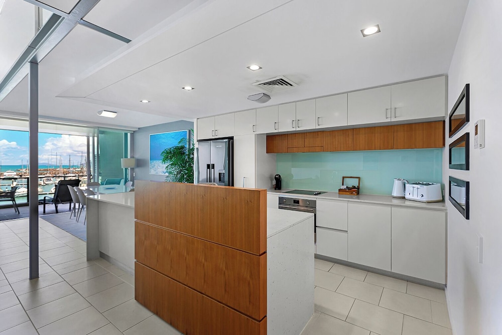 Peninsula Airlie Beach 6/50