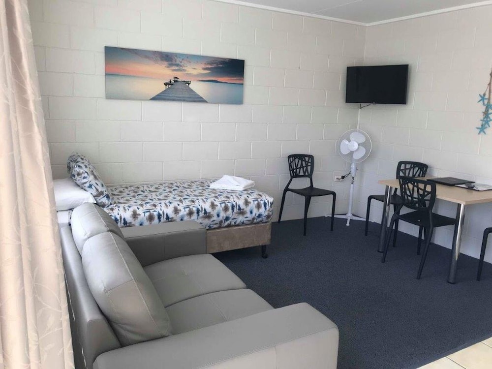 TOP SPOT MOTEL 57/70