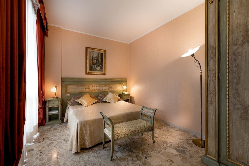 Hotel President Rimini 35/84