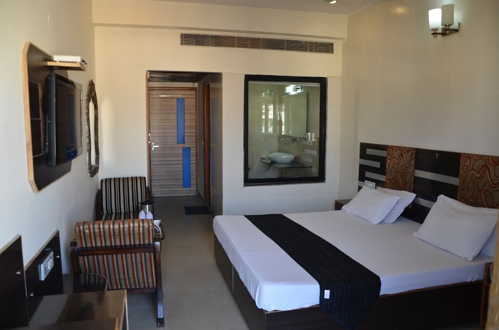 Hotel Citi Heights 10/41