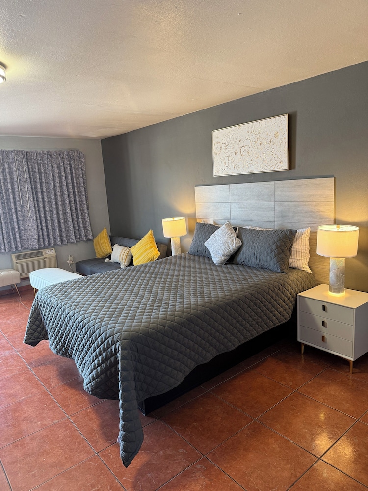 Rawls Motel Near Phoenix Airport 16/50