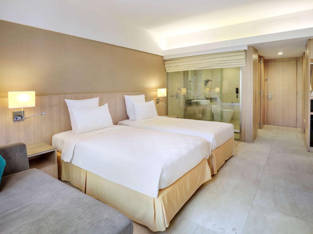 Grand Tropic Suites Hotel Surabaya 12/29