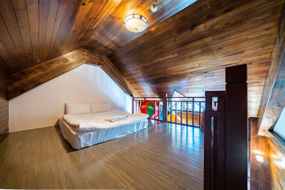 Egmont Resort 9/50