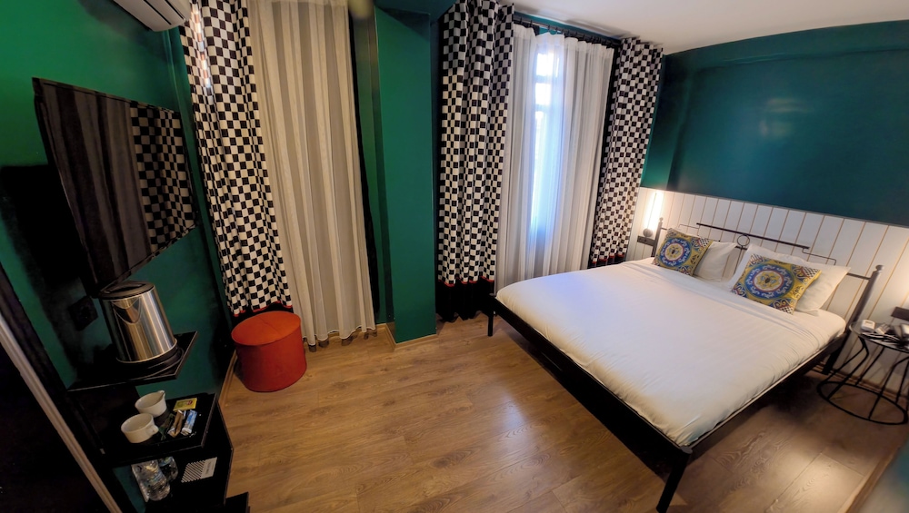 Think Hotel 17/50