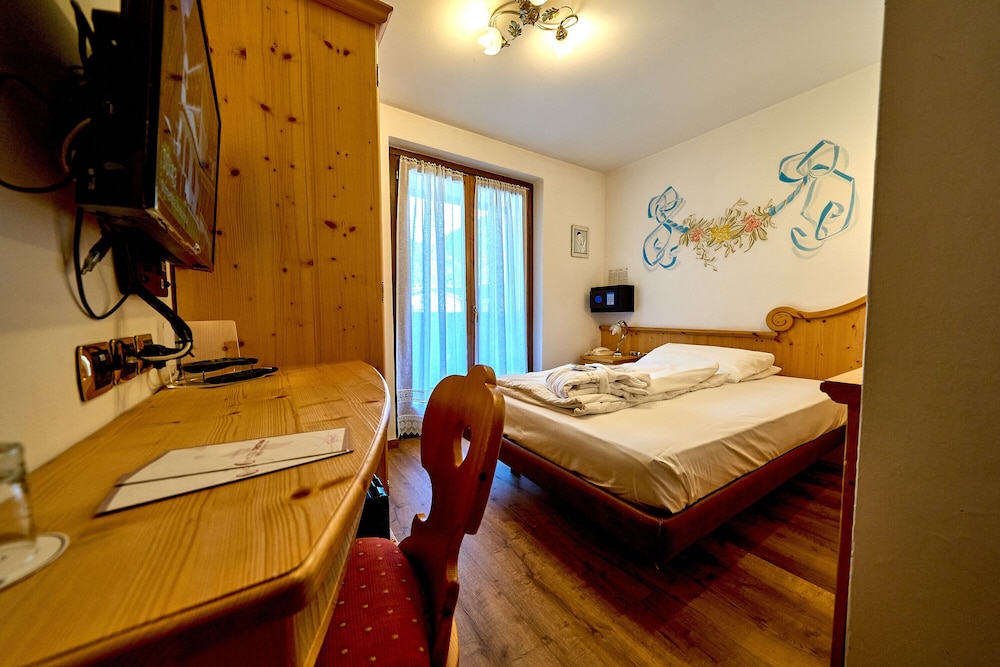 HOTEL CRISTINA 9/45
