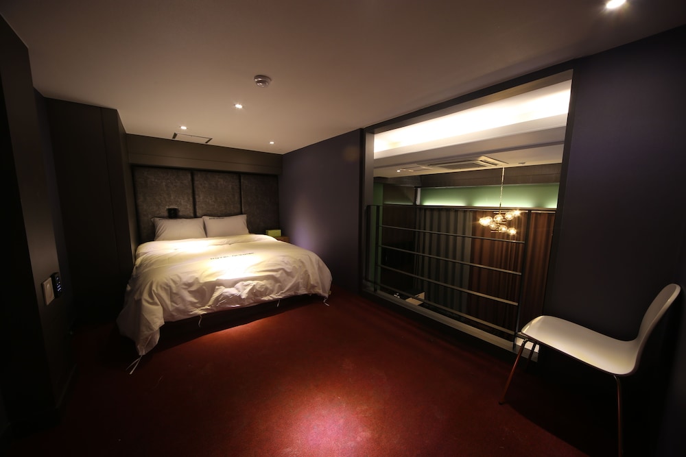 Piano Hotel 13/65