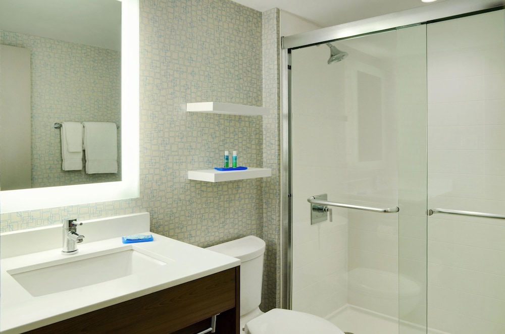 Holiday Inn Express Toronto Downtown 11/76