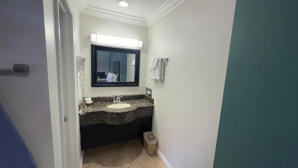 Garden Inn Suites 55/55