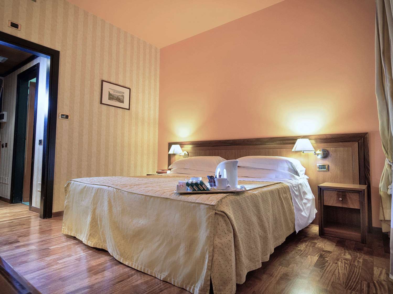 Economy, Queen Bed