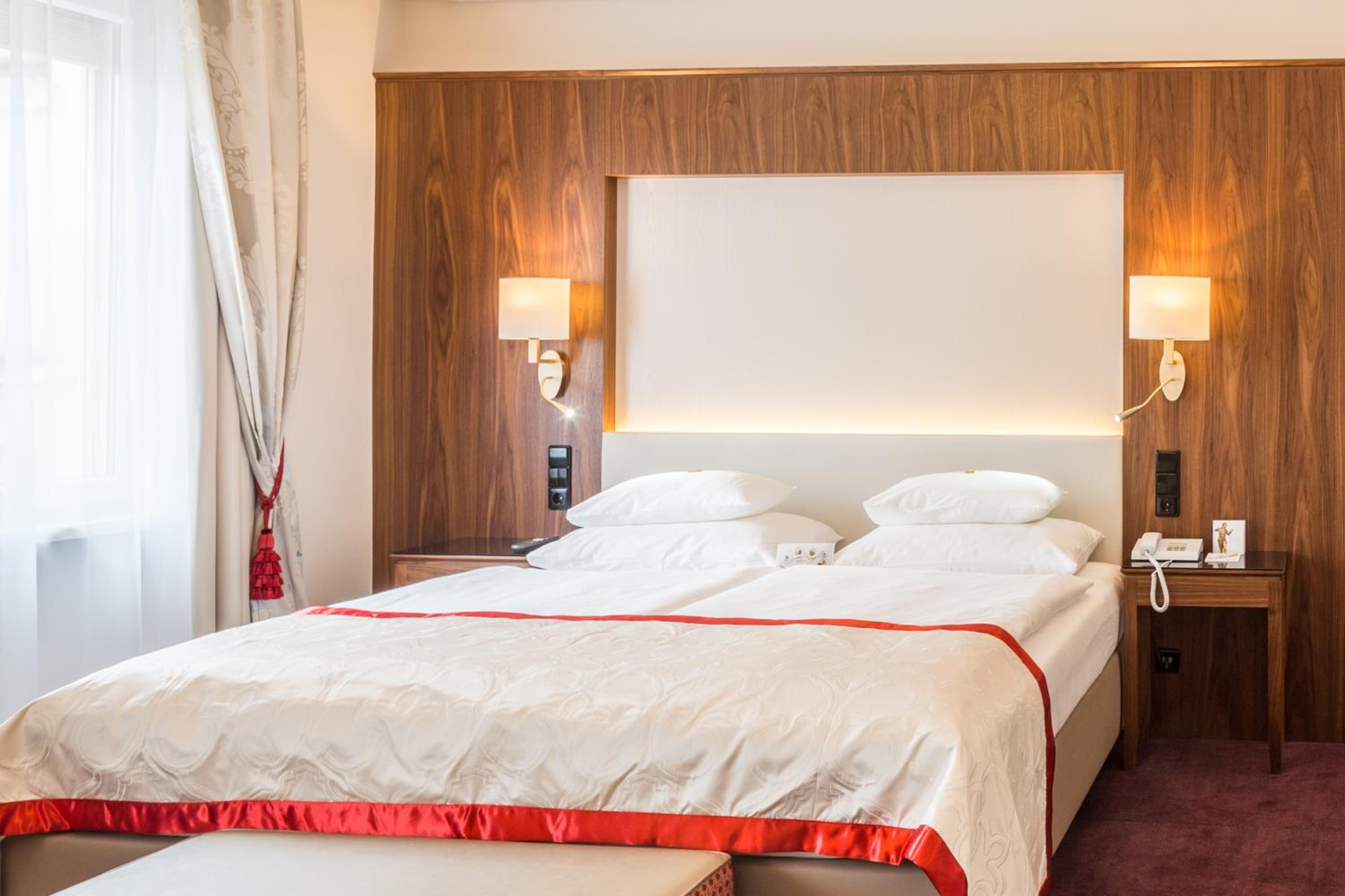 Room, Double Bed, Stefanie 7/10