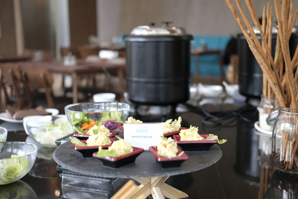 Hotel Ayola Lippo Cikarang 48/60