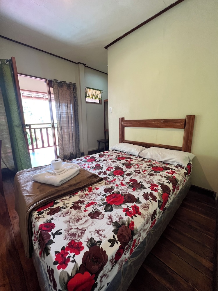 Novie Apos S Tourist Inn 15/50