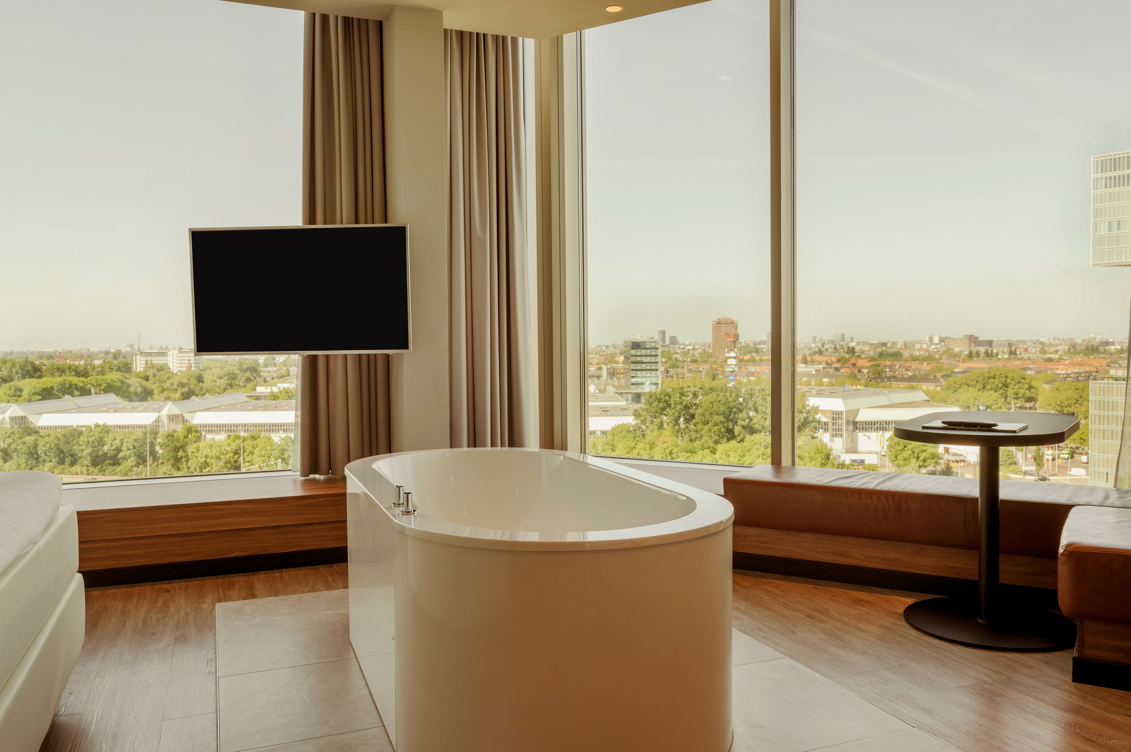 City, Superior, King Bed, Bathtub، Van der Valk Hotel Amsterdam Zuidas 3/3