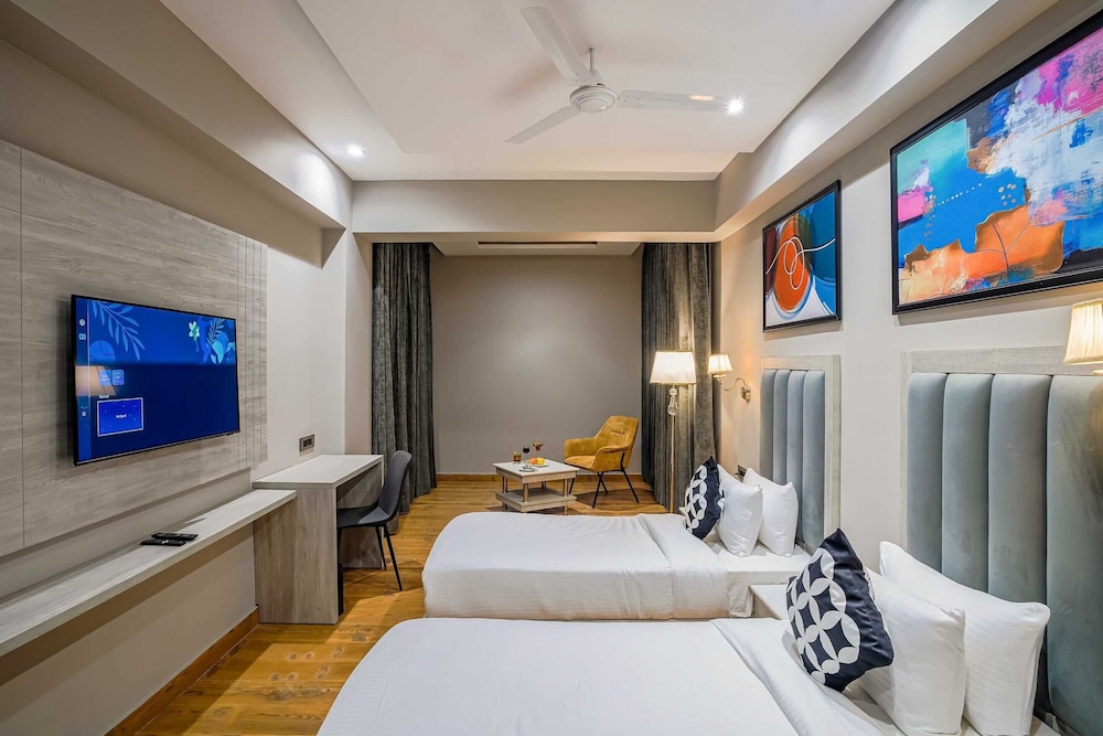 Clubhouse Hotel Chandigarh Mohali 17/47