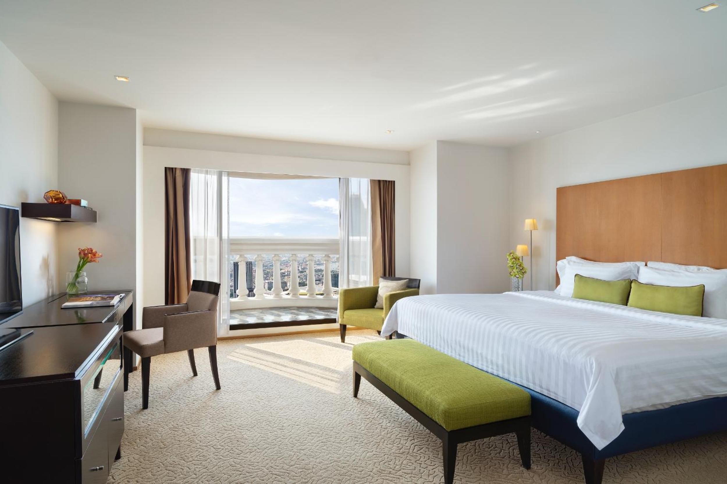 2 Bedrooms, Tower, Club, Suite, Single Bed, Living Area