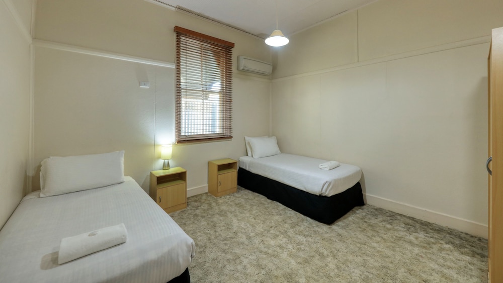CHARLES RASP MOTOR INN AND COTTAGES 20/56
