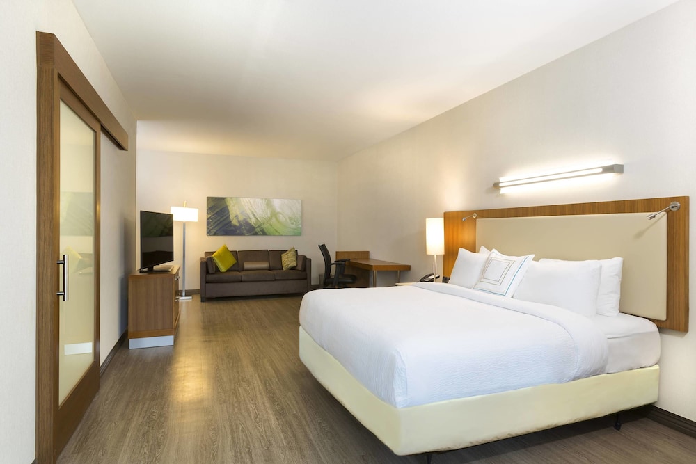 SpringHill Suites Orange Beach at The Wharf 22/66