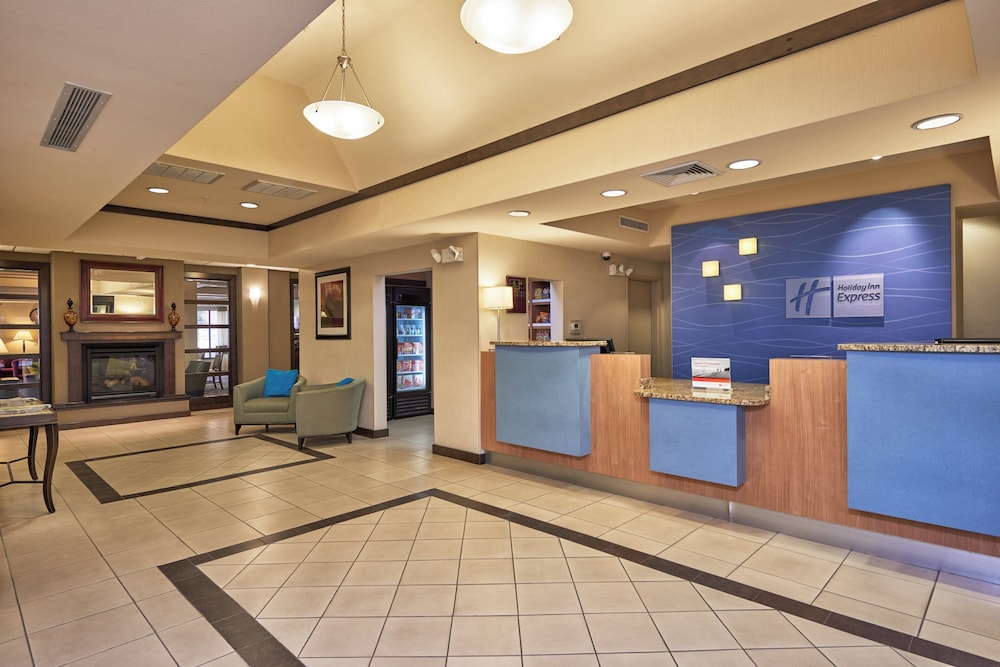 Holiday Inn Express Hotel and Suites El Paso Airport Area 11/64