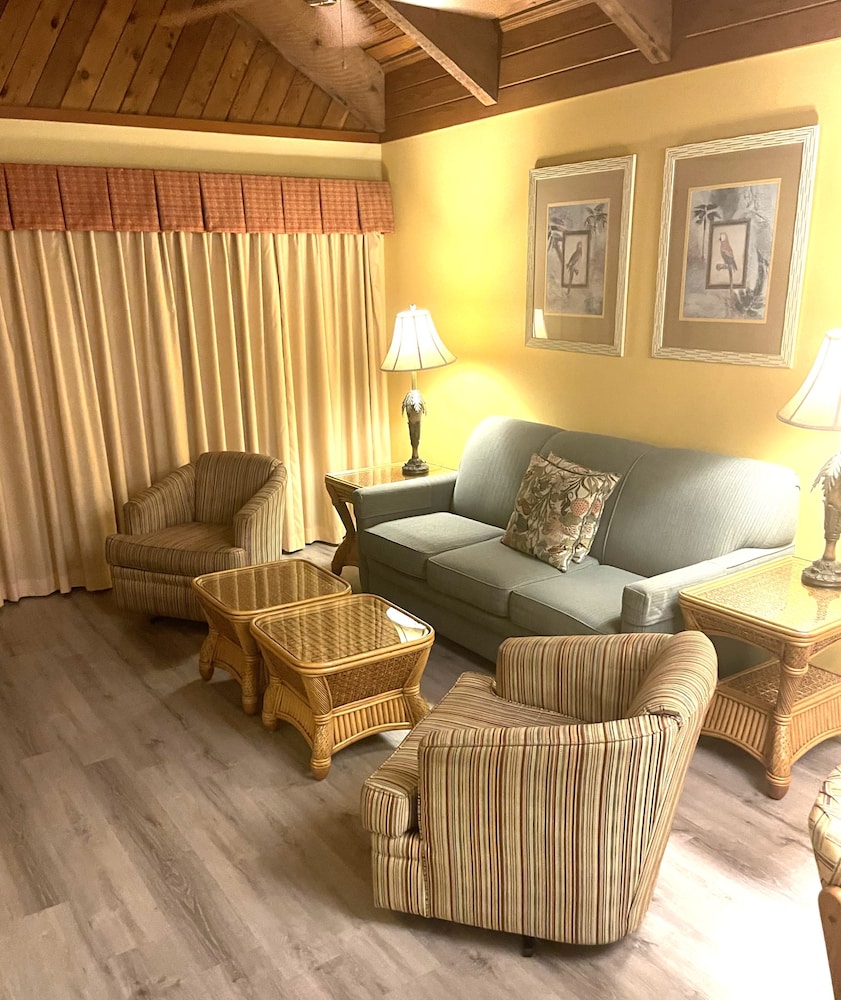 Soundside Holiday Beach Resort 60/64