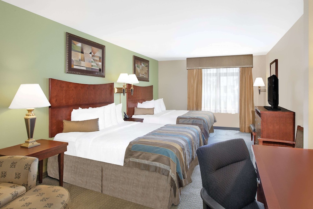 Wingate By Wyndham Lafayette Airport 8/45