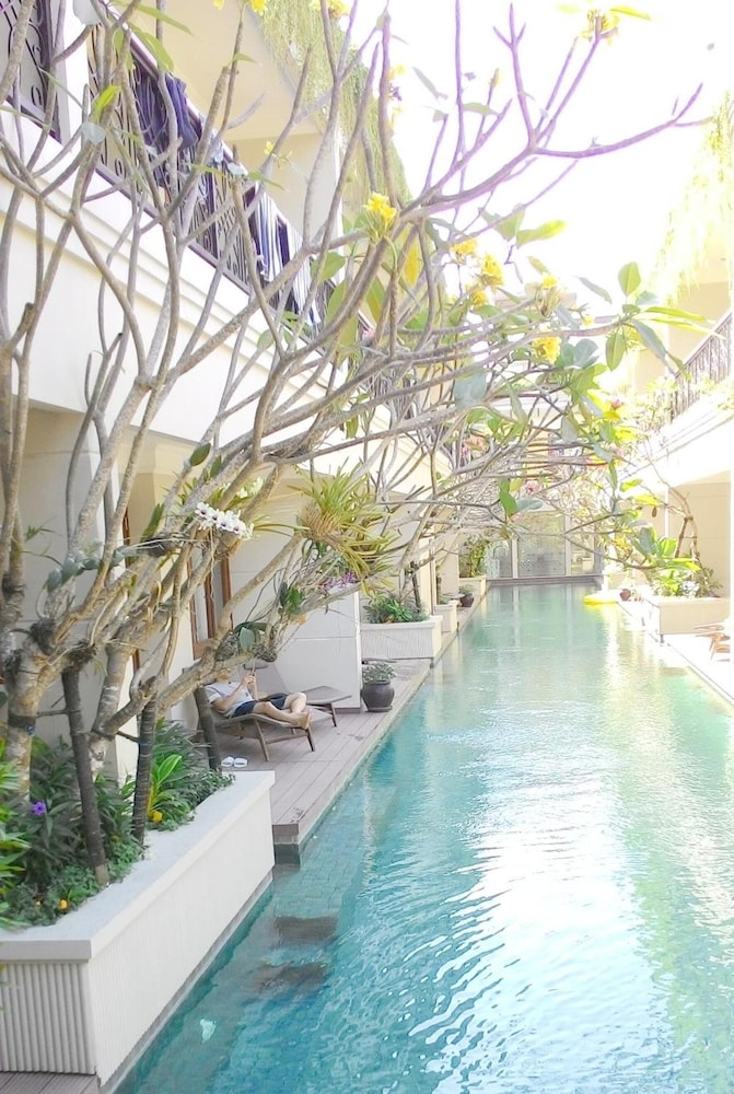 Seminyak Lagoon All Suites Hotel 34/47