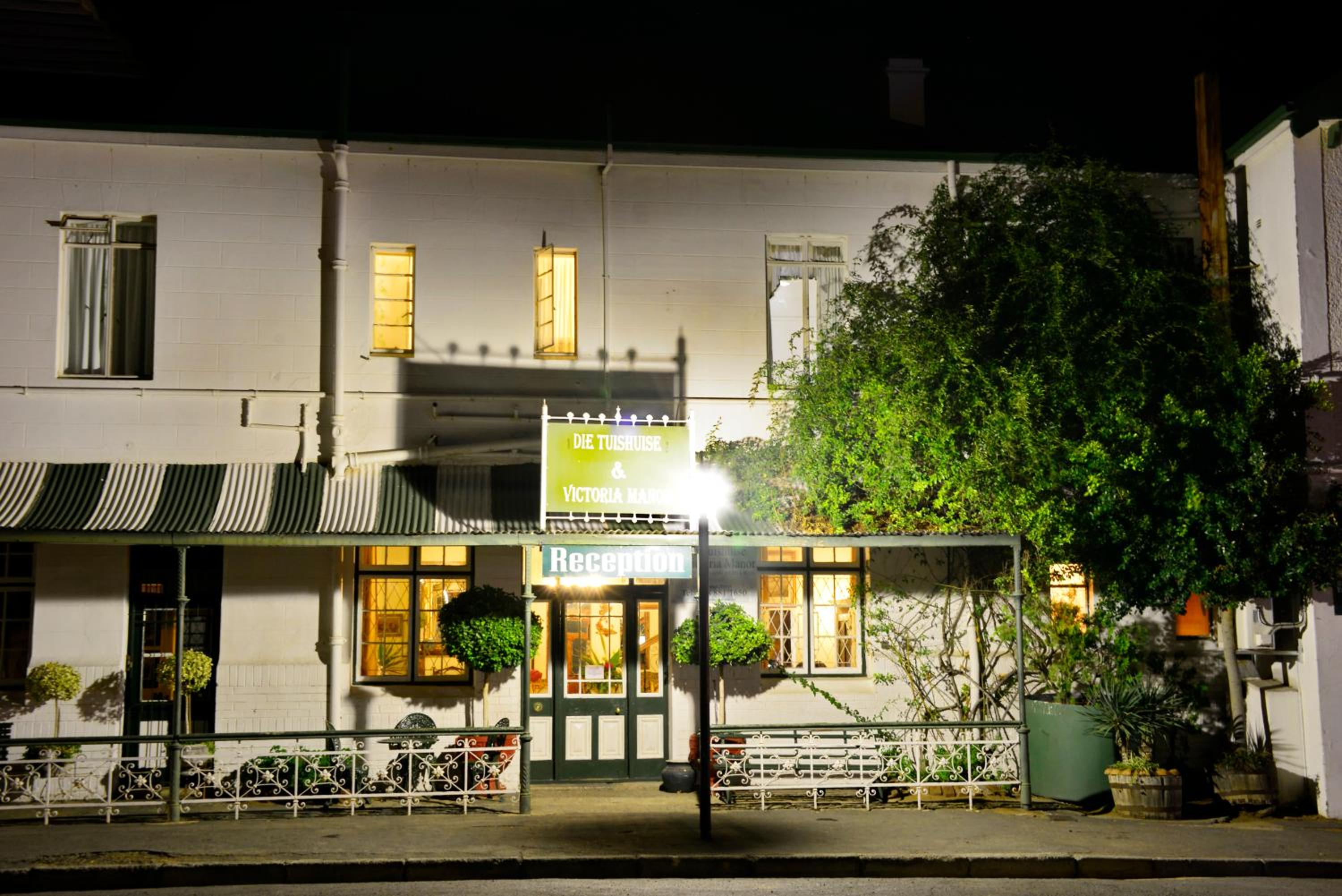 Die Tuishuise & Victoria Manor 1/10