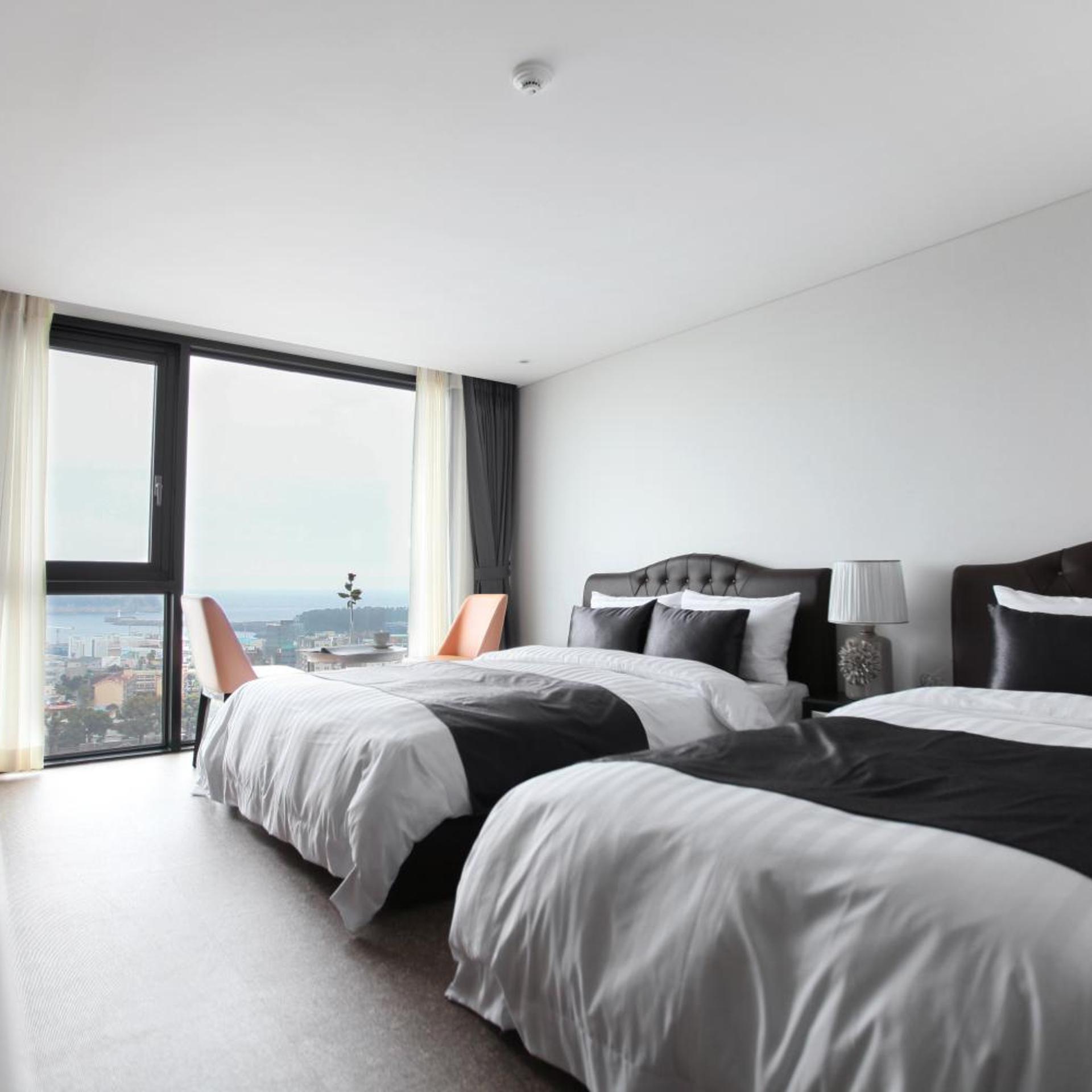 Deluxe, Twin Beds, Sea View