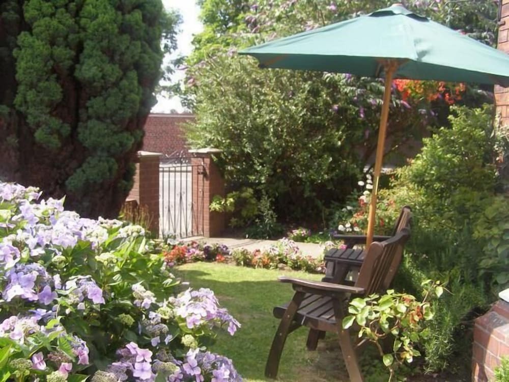 Anton Guest House Bed and Breakfast 38/50