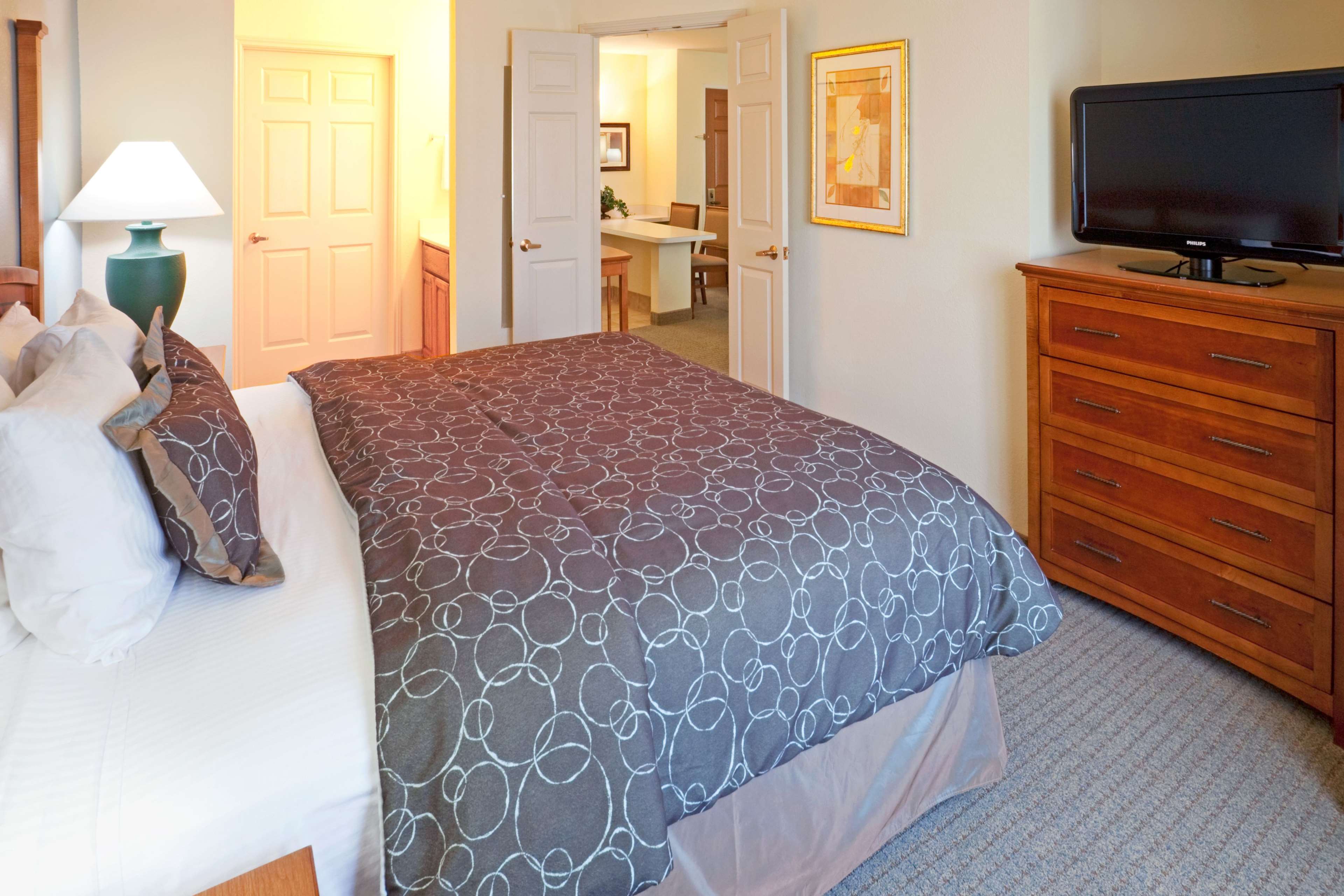 1 Bedroom, Suite, Queen Bed, Accessible
