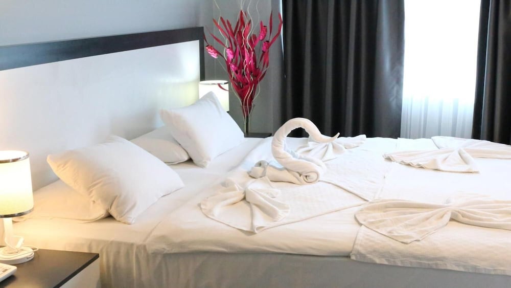 Eva Otel 24/50