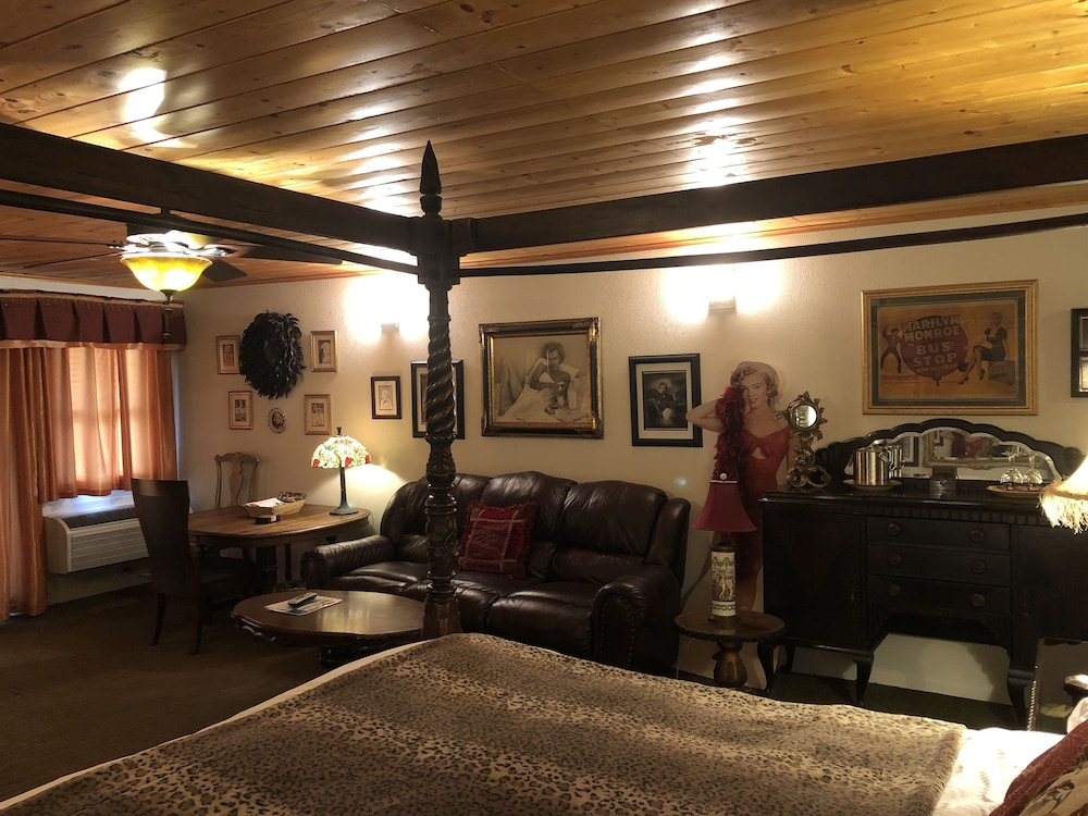 Echo Canyon Manor 42/76