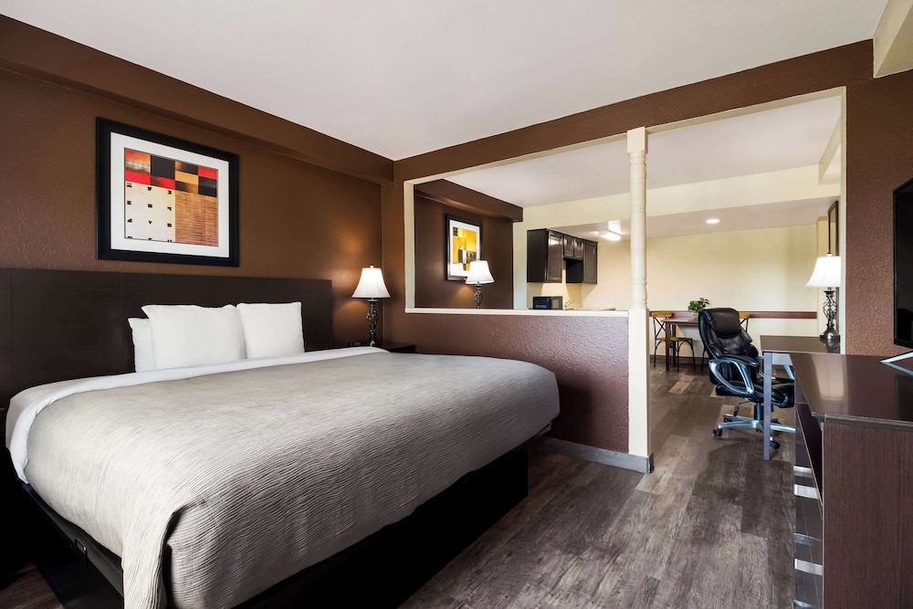 Quality Inn & Suites North Myrtle Beach 27/61