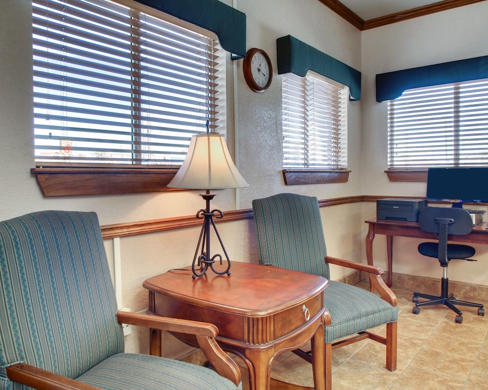 Suburban Studios Biloxi North Area 37/45