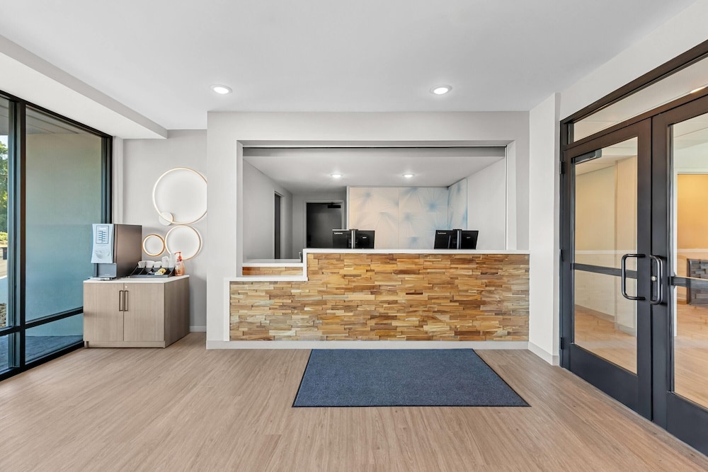 ECHO Suites Extended Stay by Wyndham Conyers 8/37