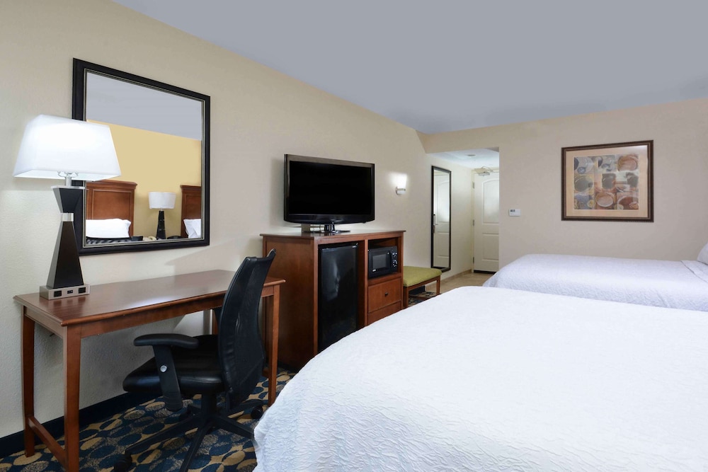 Hampton Inn Fayetteville Fort Bragg 16/41