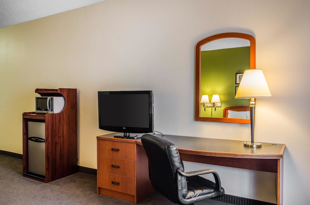 Sleep Inn & Suites Danville Hwy 58 32/35