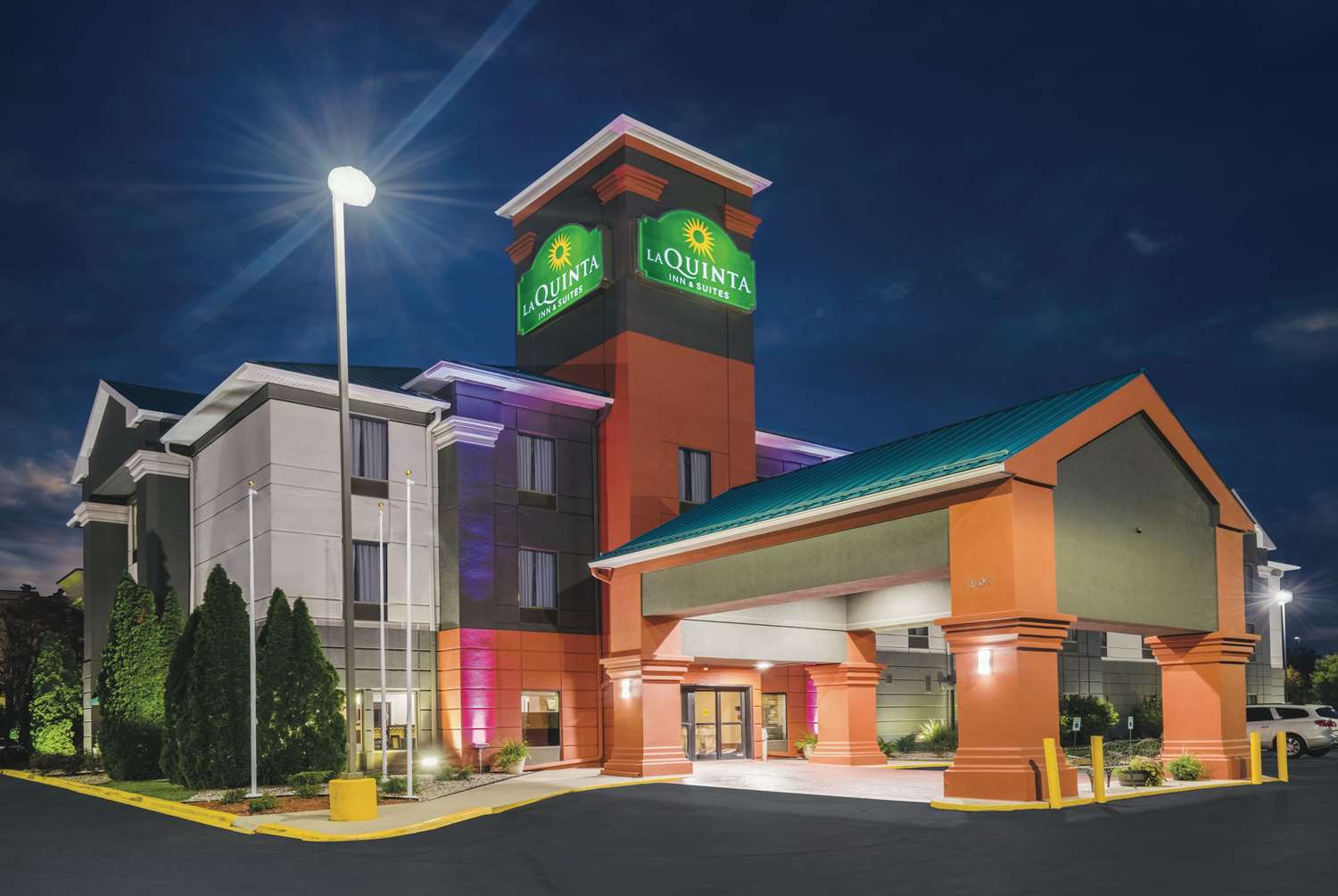 La Quinta Inn & Suites by Wyndham Louisville East 1/16