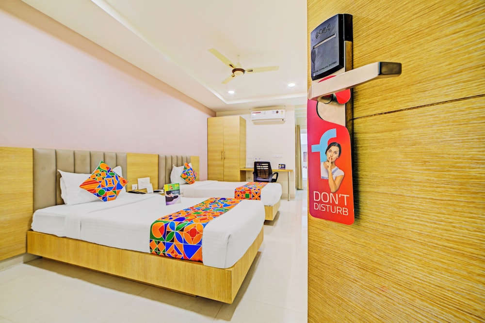 Oyo 14745 Veeraj Suites 33/50